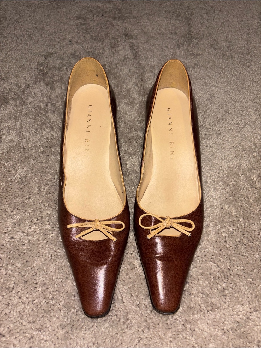 Vintage Gianni Bini Brown Leather Pointed Kitten Heels 8M READ Need Heel Caps